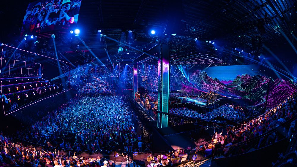 Unbranded stage set